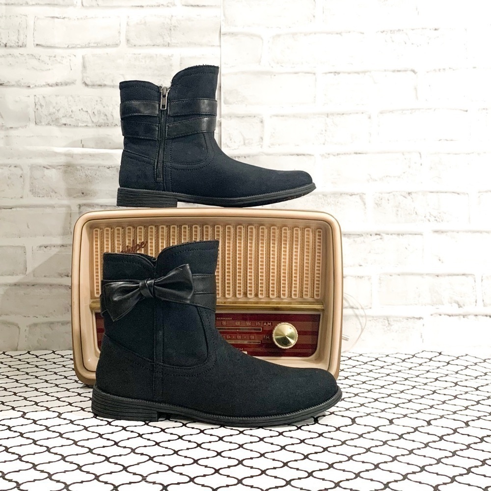 UGG Boots Kids size 5